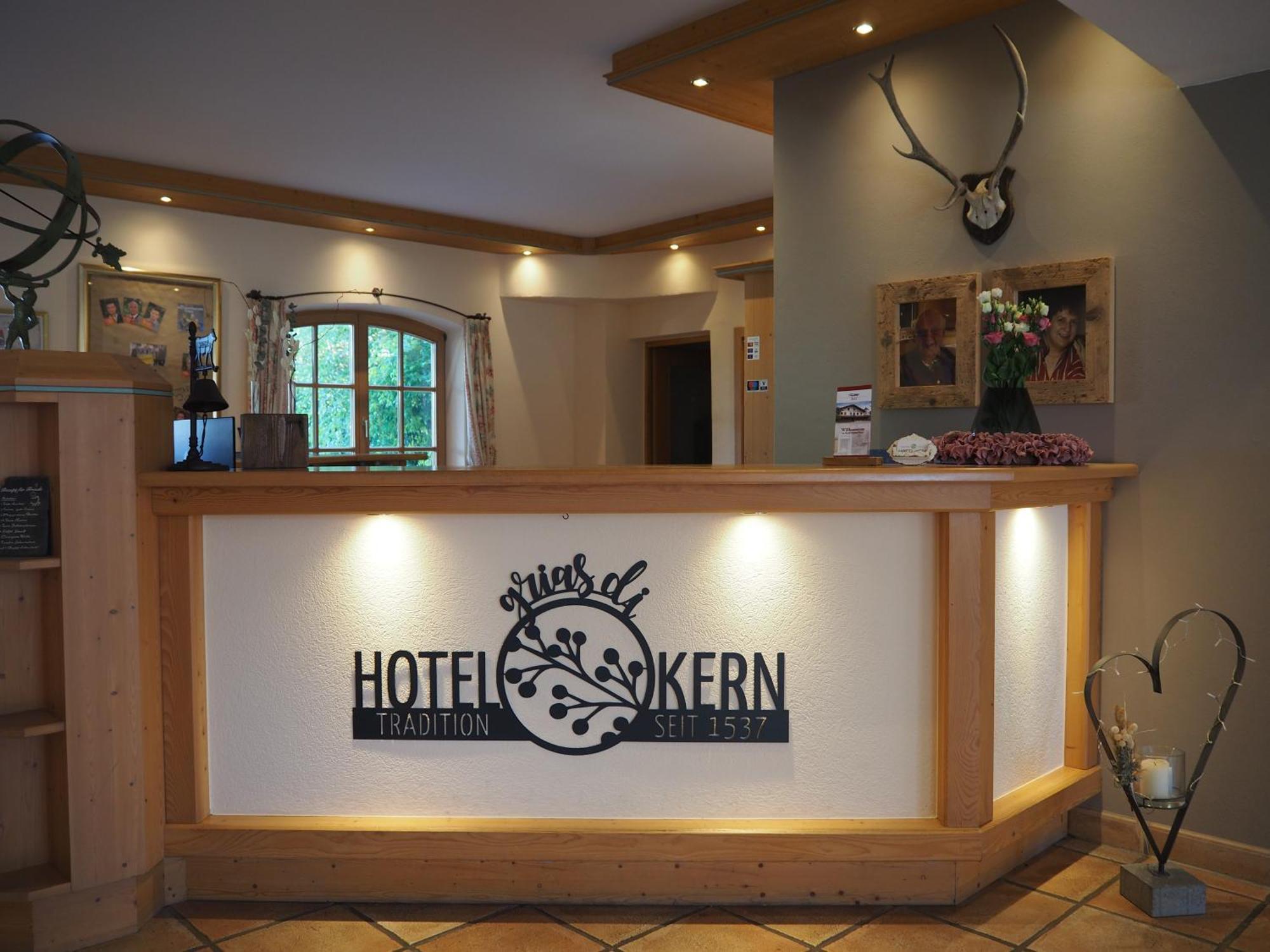 Hotel Kern Halfing Exterior foto